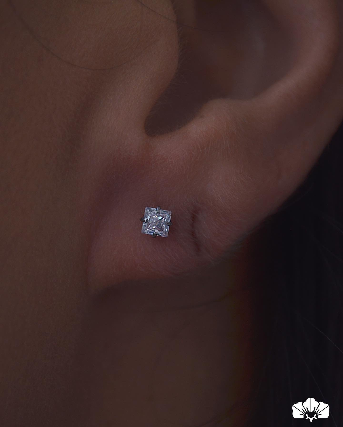 LABRET TITANIO SWAROVSKI CUADRADO BLANCO