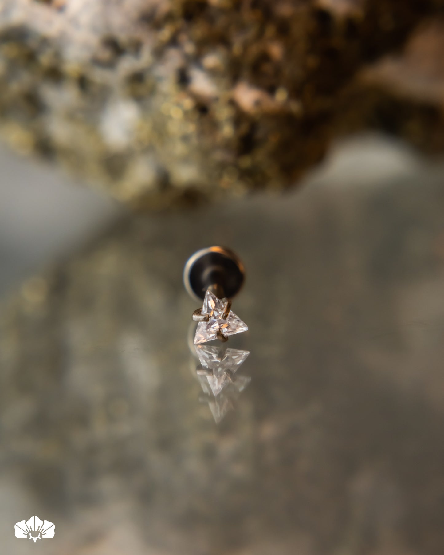 LABRET TITANIO TRIANGULO SWAROVSKI BLANCO