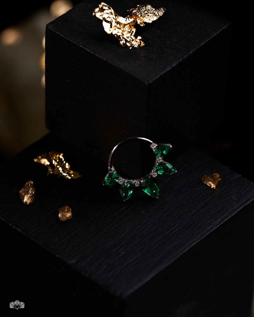 CLICKER TITANIO CON SWAROVSKI ENGASTE GOTA VERDE ESMERALDA