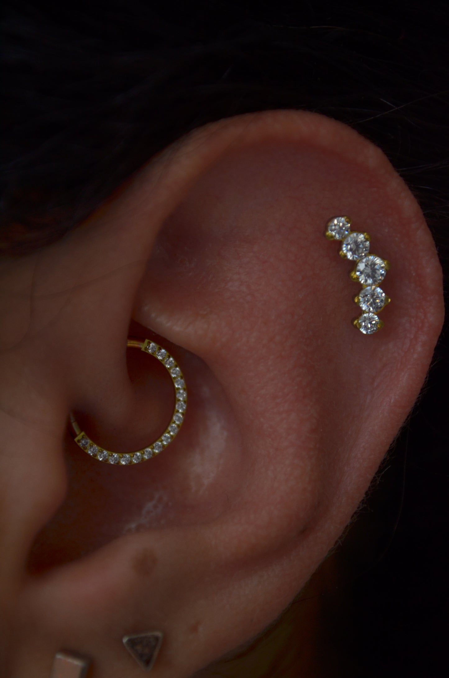 CLICKER EN TITANIO CON CRISTALES MINI SWAROVSKI