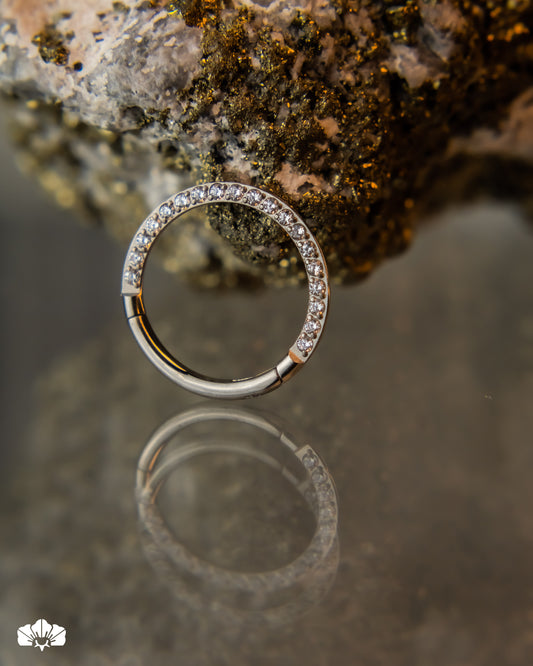 CLICKER EN TITANIO CON CRISTALES MINI SWAROVSKI
