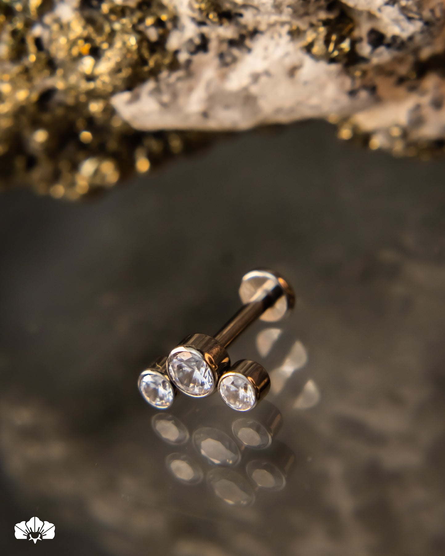 JOYA EN TITANIO 3 SWAROVSKI BLANCO ARCO