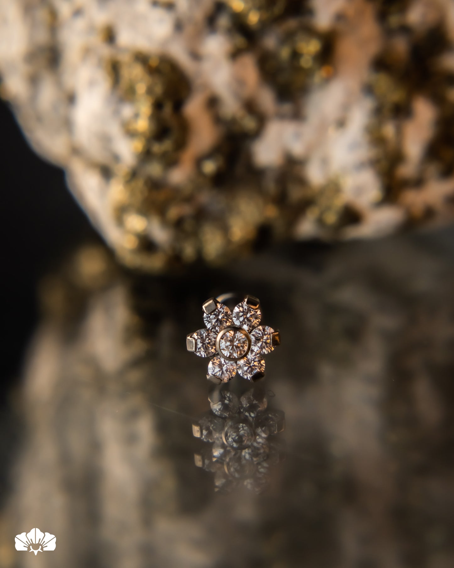 LABRET TITANIO MINI FLOR SWAROVSKI BLANCO