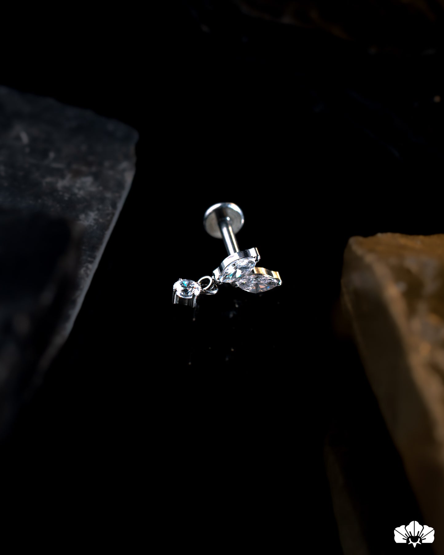 LABRET TITANIO DOBLE SWA MARQUISE CON COLGANTE SWA