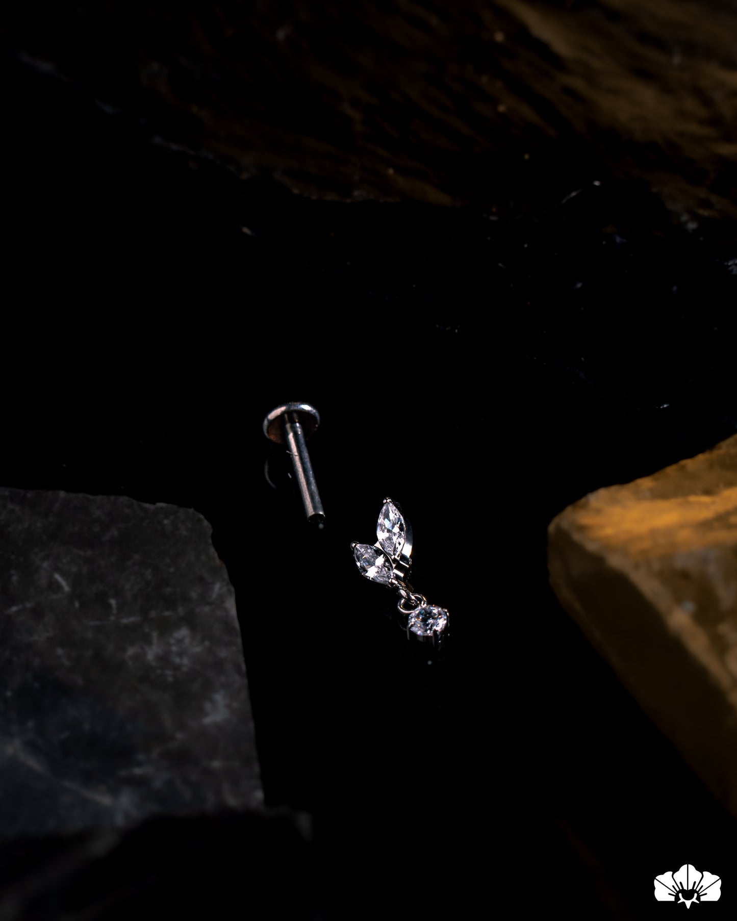LABRET TITANIO DOBLE SWA MARQUISE CON COLGANTE SWA