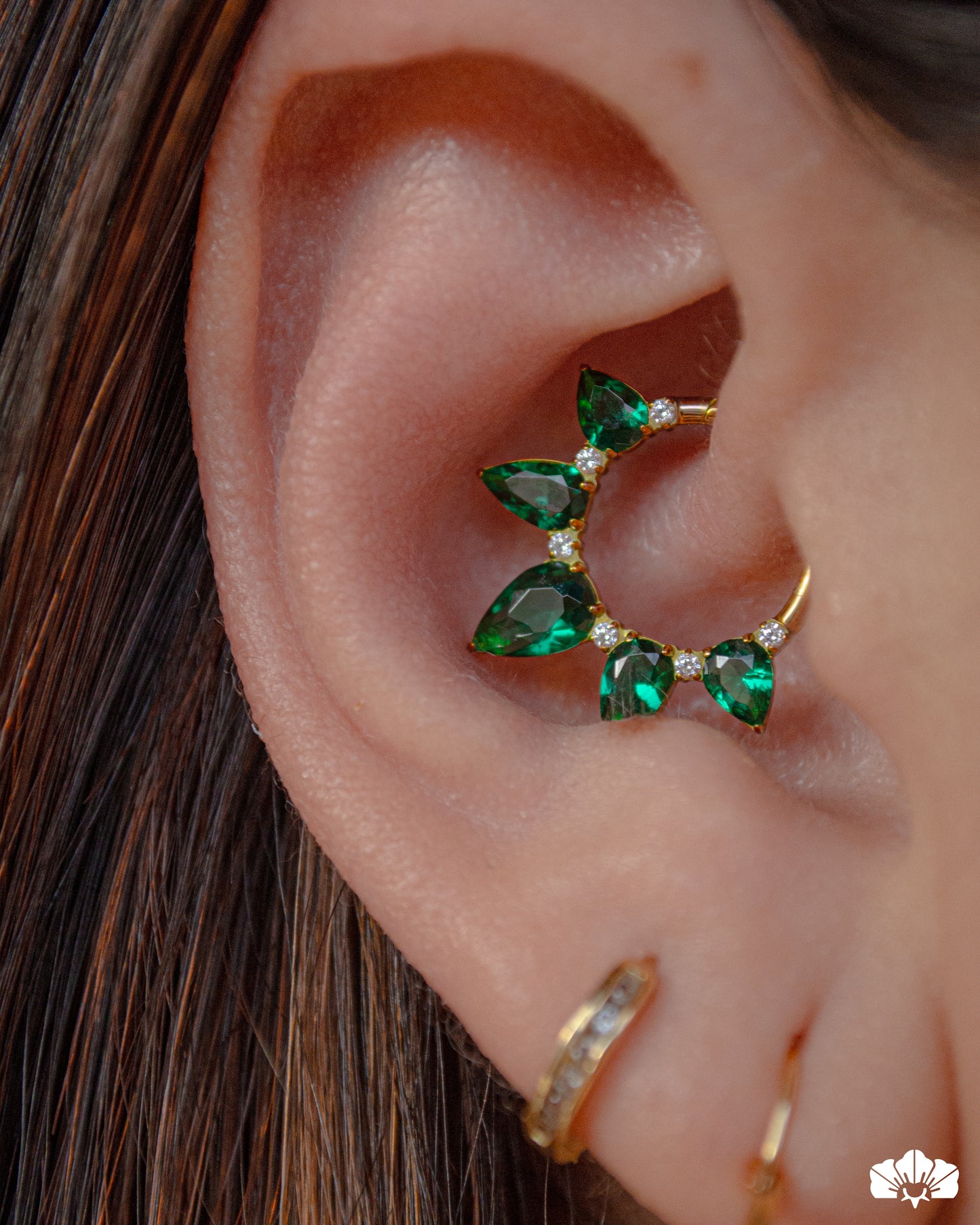 CLICKER TITANIO CON SWAROVSKI ENGASTE GOTA VERDE ESMERALDA