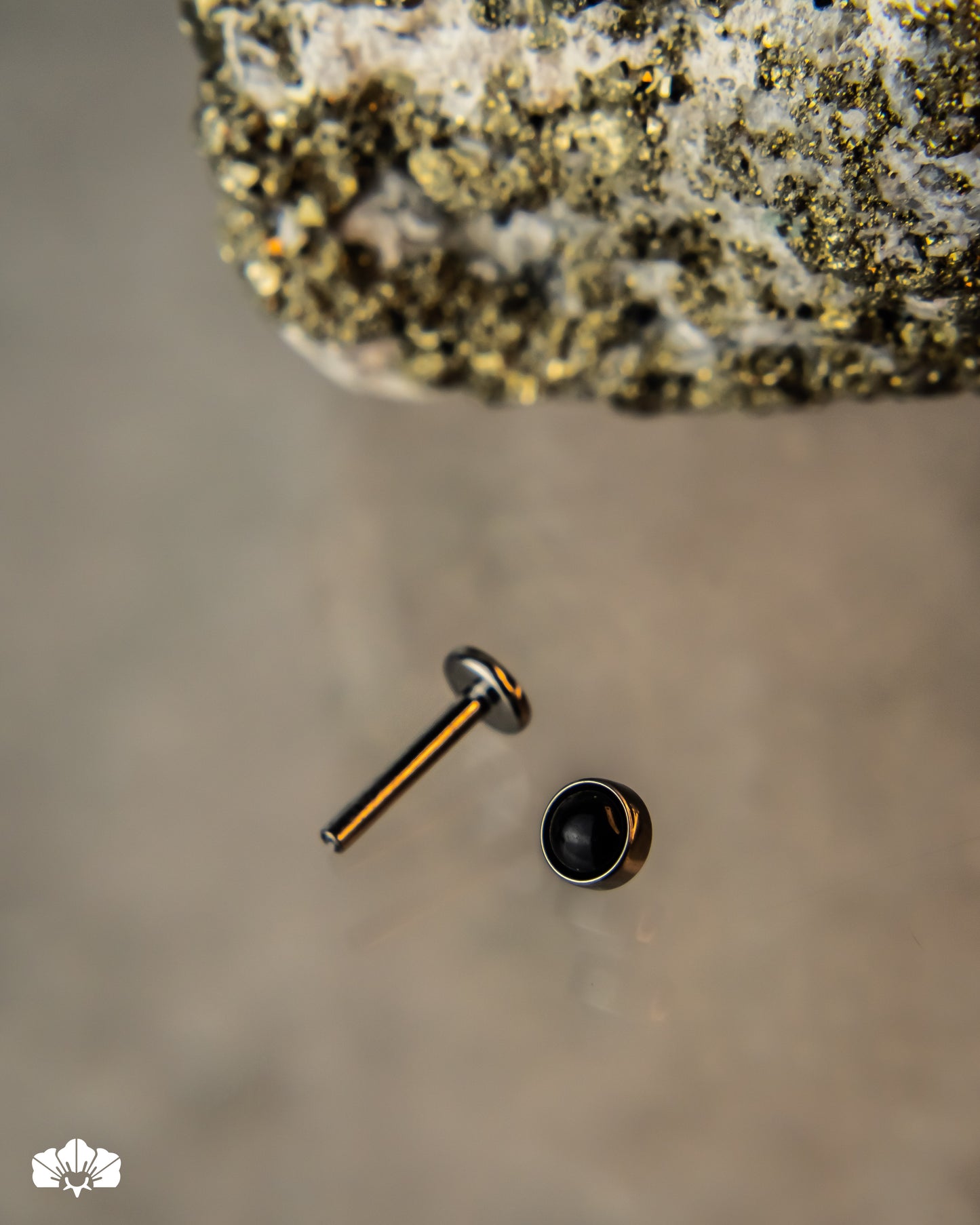 LABRET TITANIO PIEDRA ONIX 4MM